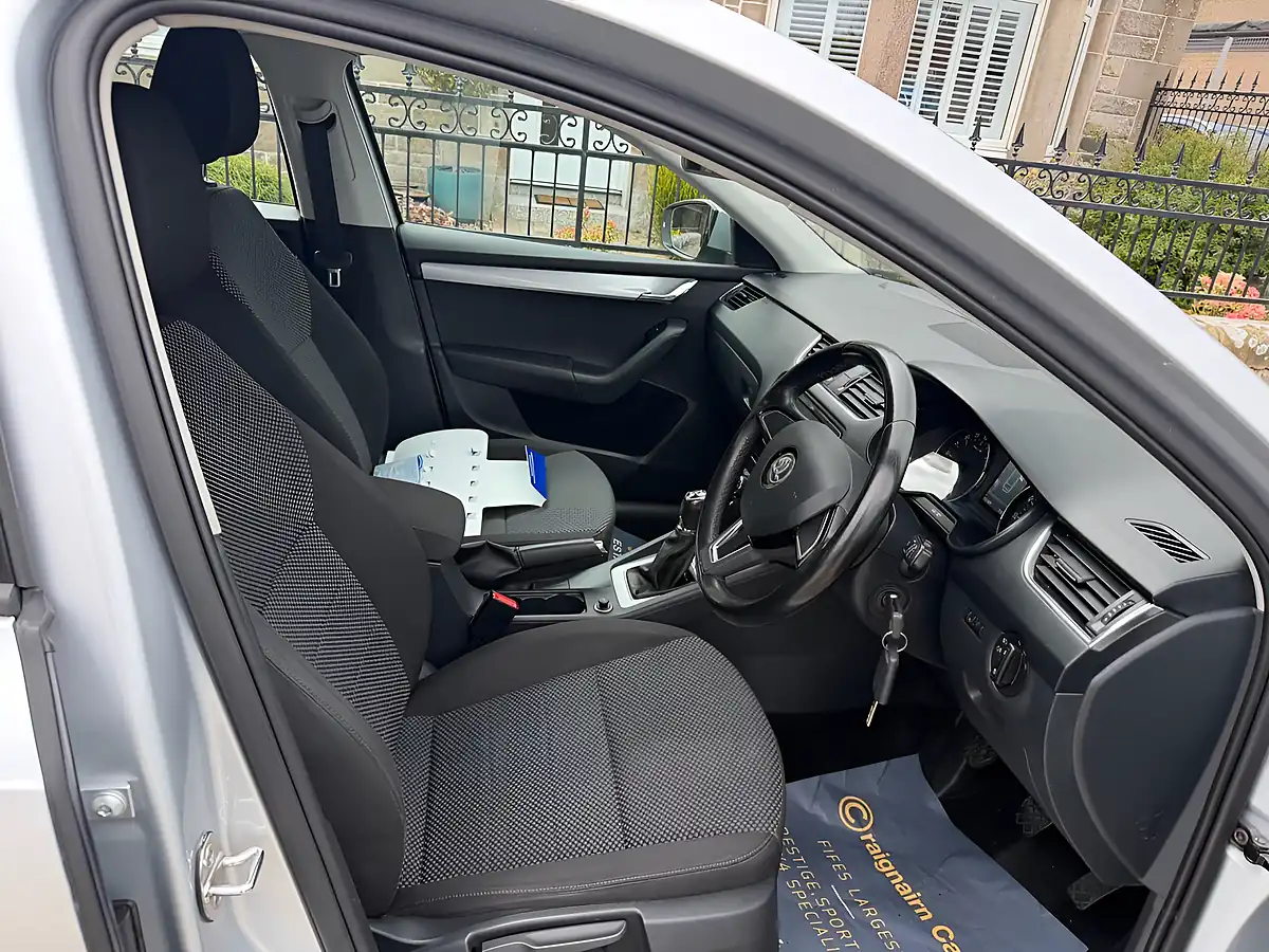 Used 2017 Skoda Octavia Se Silver - Interior and Exterior details 2