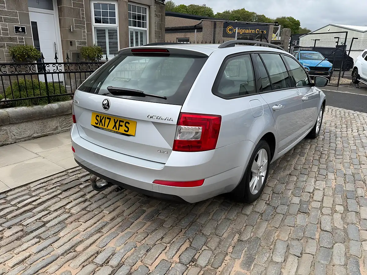 Used 2017 Skoda Octavia Se Silver - Interior and Exterior details 6