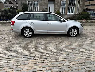 Used 2017 Skoda Octavia Se Silver - Interior and Exterior details 8
