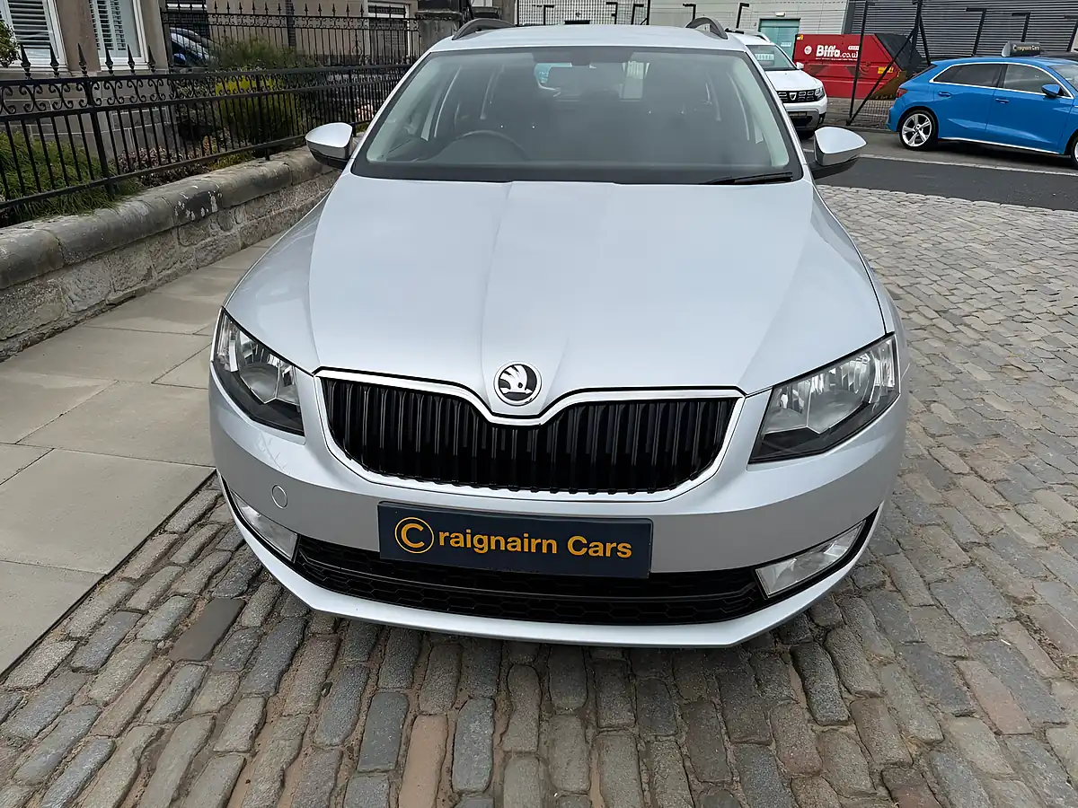 Used 2017 Skoda Octavia Se Silver - Interior and Exterior details 9