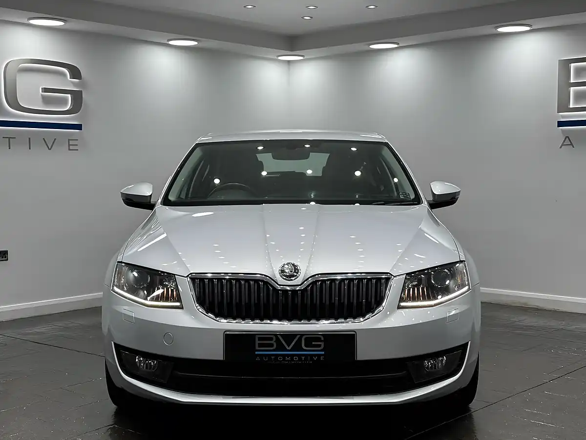 Used 2017 Skoda Octavia Se Sport Silver - Interior and Exterior details 4