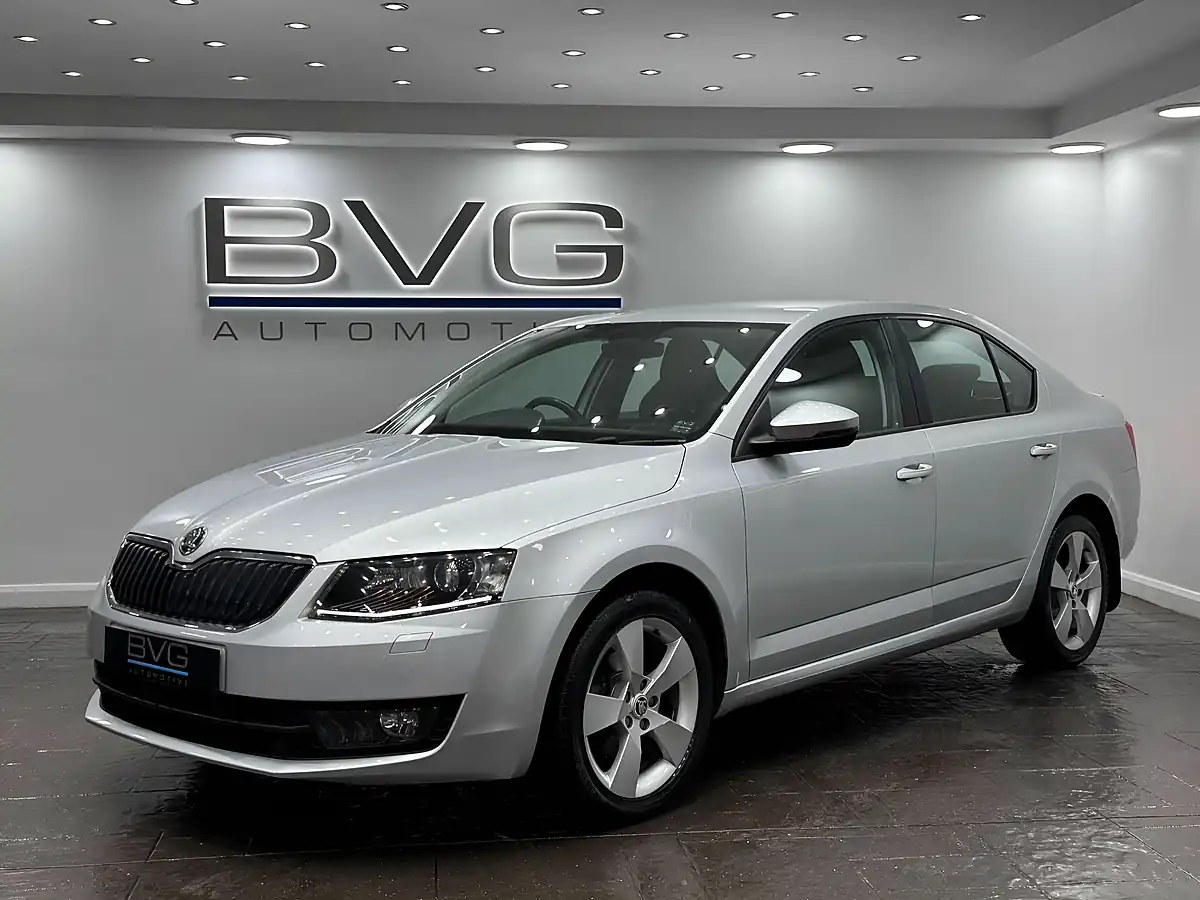 Used 2017 Skoda Octavia Se Sport Silver - Interior and Exterior details 5