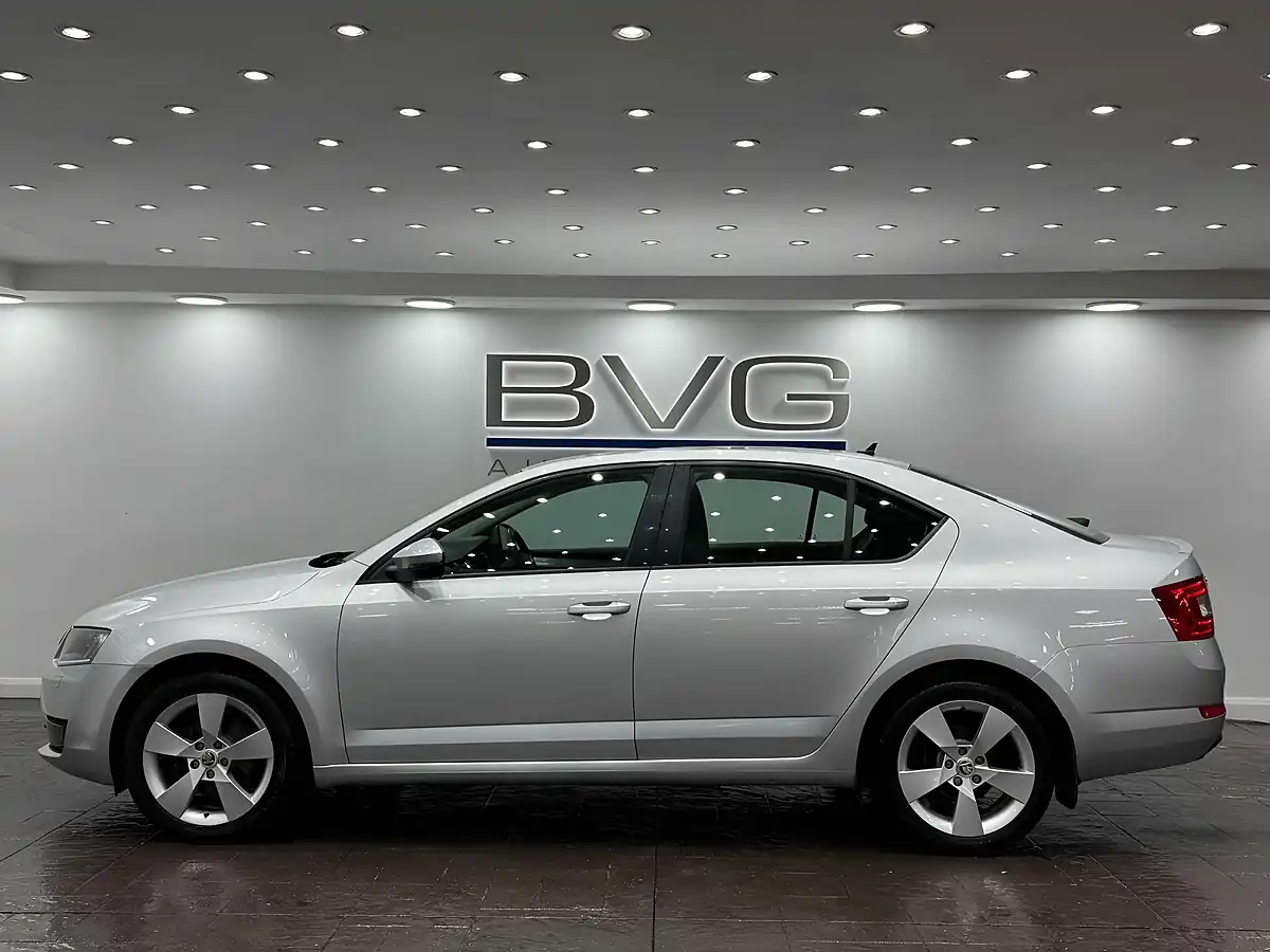 Used 2017 Skoda Octavia Se Sport Silver - Interior and Exterior details 7