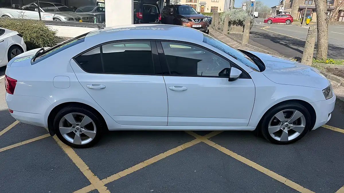 Used 2017 Skoda Octavia Se Sport White - Interior and Exterior details 16