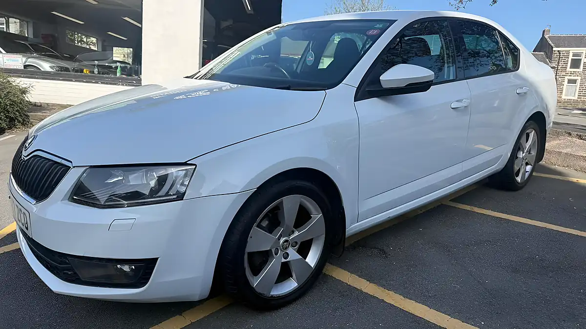 Used 2017 Skoda Octavia Se Sport White - Interior and Exterior details 3