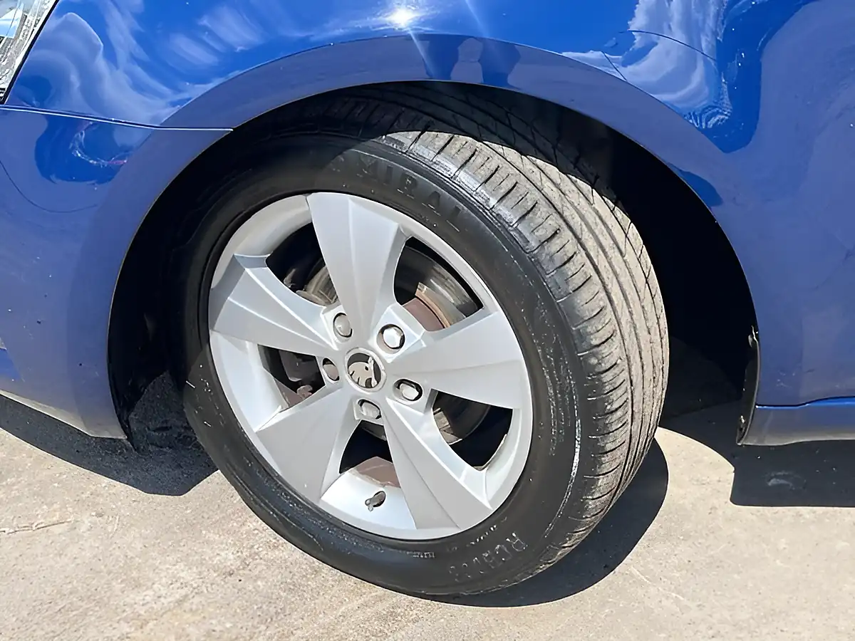 Used 2017 Skoda Octavia Se Technology Blue - Interior and Exterior details 19