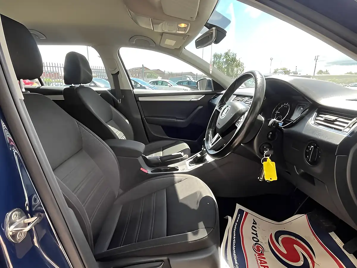 Used 2017 Skoda Octavia Se Technology Blue - Interior and Exterior details 6