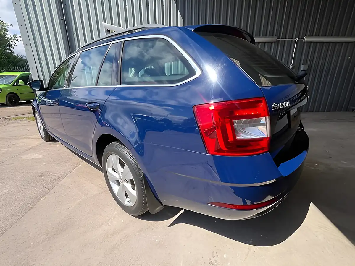 Used 2017 Skoda Octavia Se Technology Blue - Interior and Exterior details 7