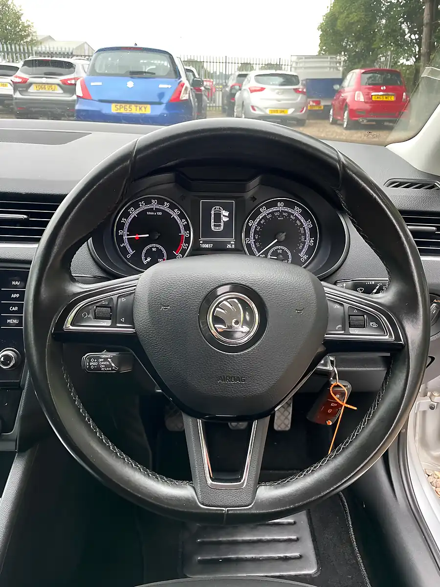 Used 2017 Skoda Octavia Se Technology Silver - Interior and Exterior details 12