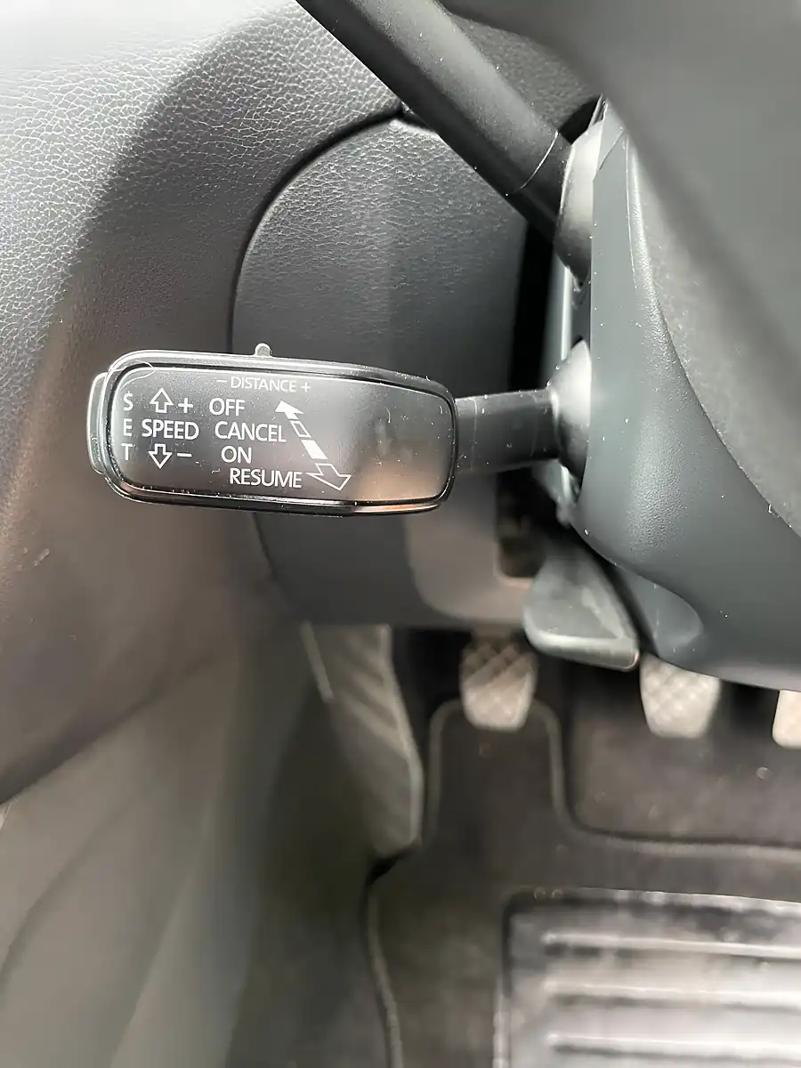 Used 2017 Skoda Octavia Se Technology Silver - Interior and Exterior details 16