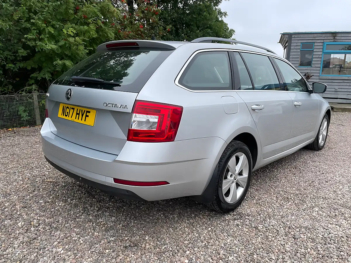 Used 2017 Skoda Octavia Se Technology Silver - Interior and Exterior details 3