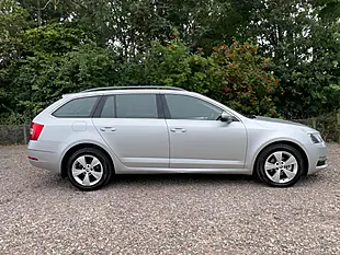 Used 2017 Skoda Octavia Se Technology Silver - Interior and Exterior details 5