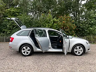 Used 2017 Skoda Octavia Se Technology Silver - Interior and Exterior details 9