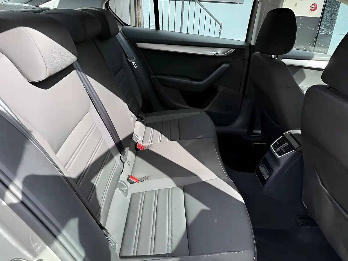 Used 2017 Skoda Octavia Se Titanium - Interior and Exterior details 17