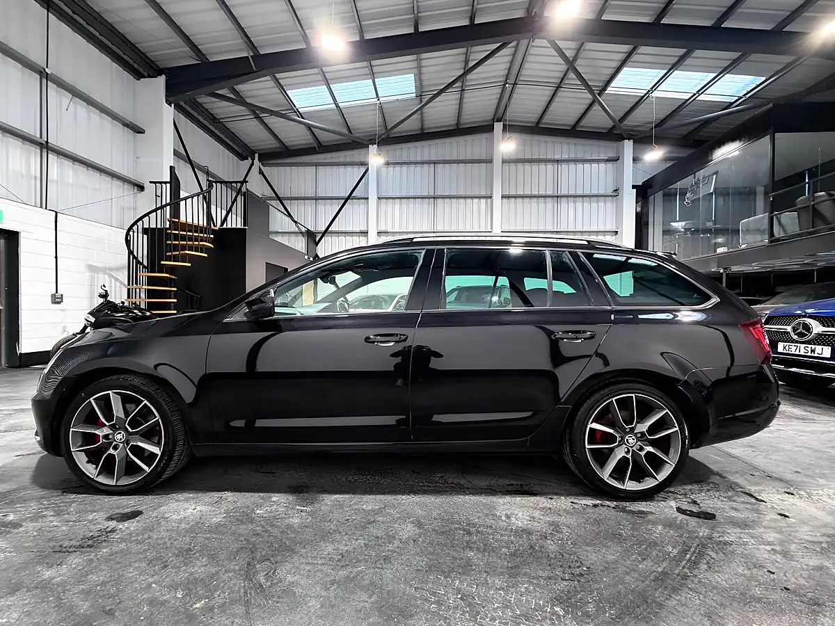 Used 2017 Skoda Octavia VRS Black - Interior and Exterior details 9