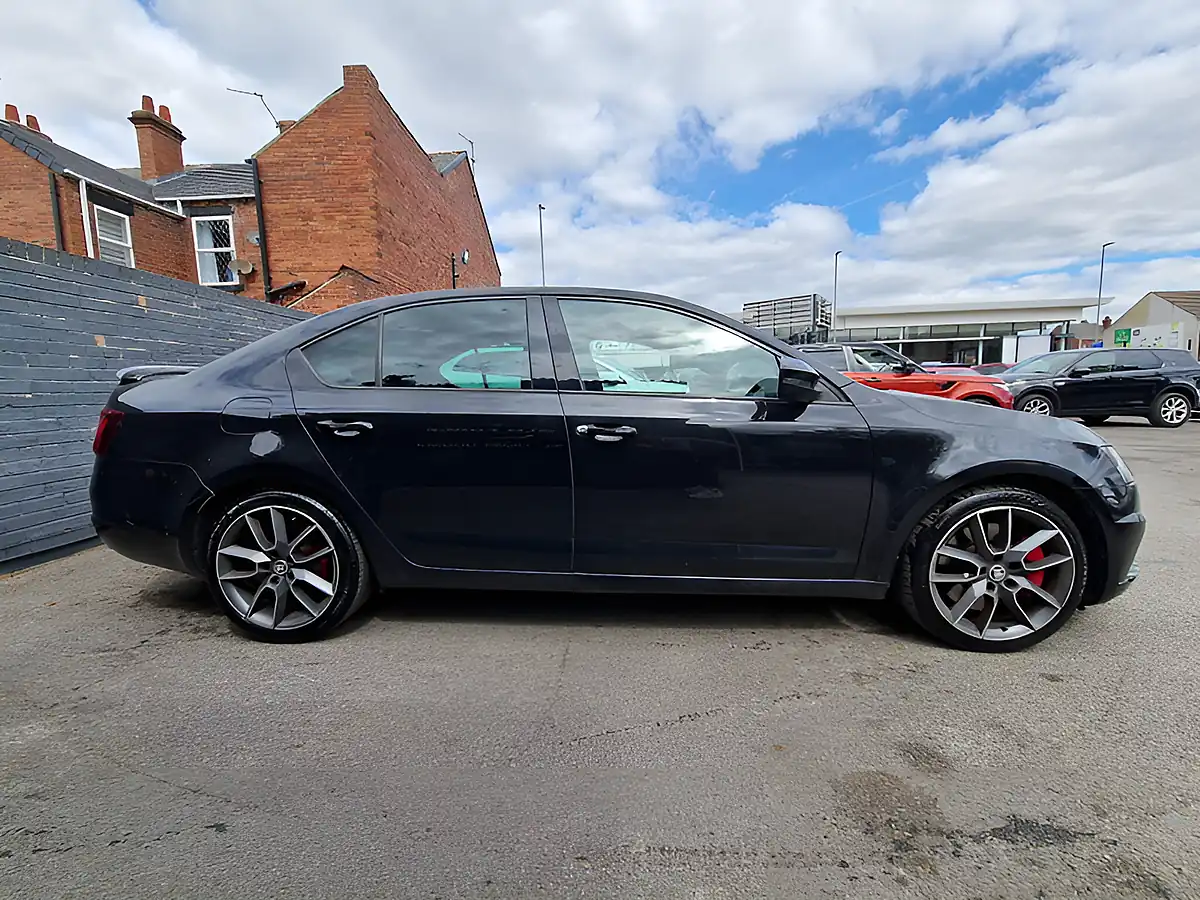 Used 2017 Skoda Octavia VRS Black - Interior and Exterior details 7