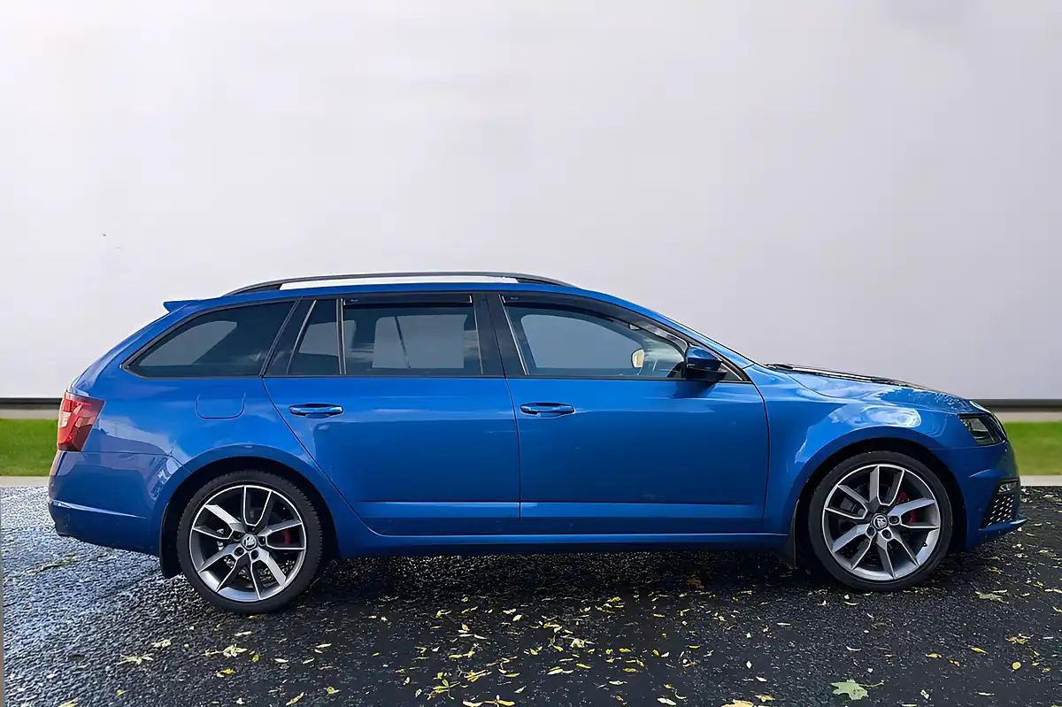 Used 2017 Skoda Octavia VRS Blue - Interior and Exterior details 10
