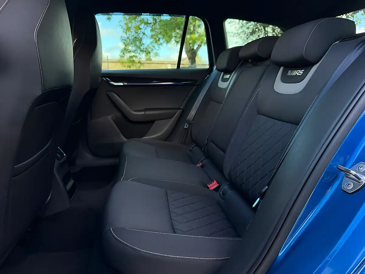 Used 2017 Skoda Octavia VRS Blue - Interior and Exterior details 12