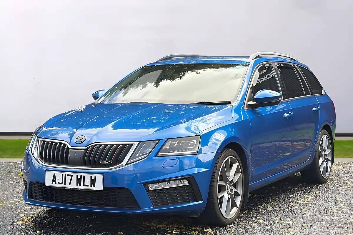 Used 2017 Skoda Octavia VRS Blue - Interior and Exterior details 5