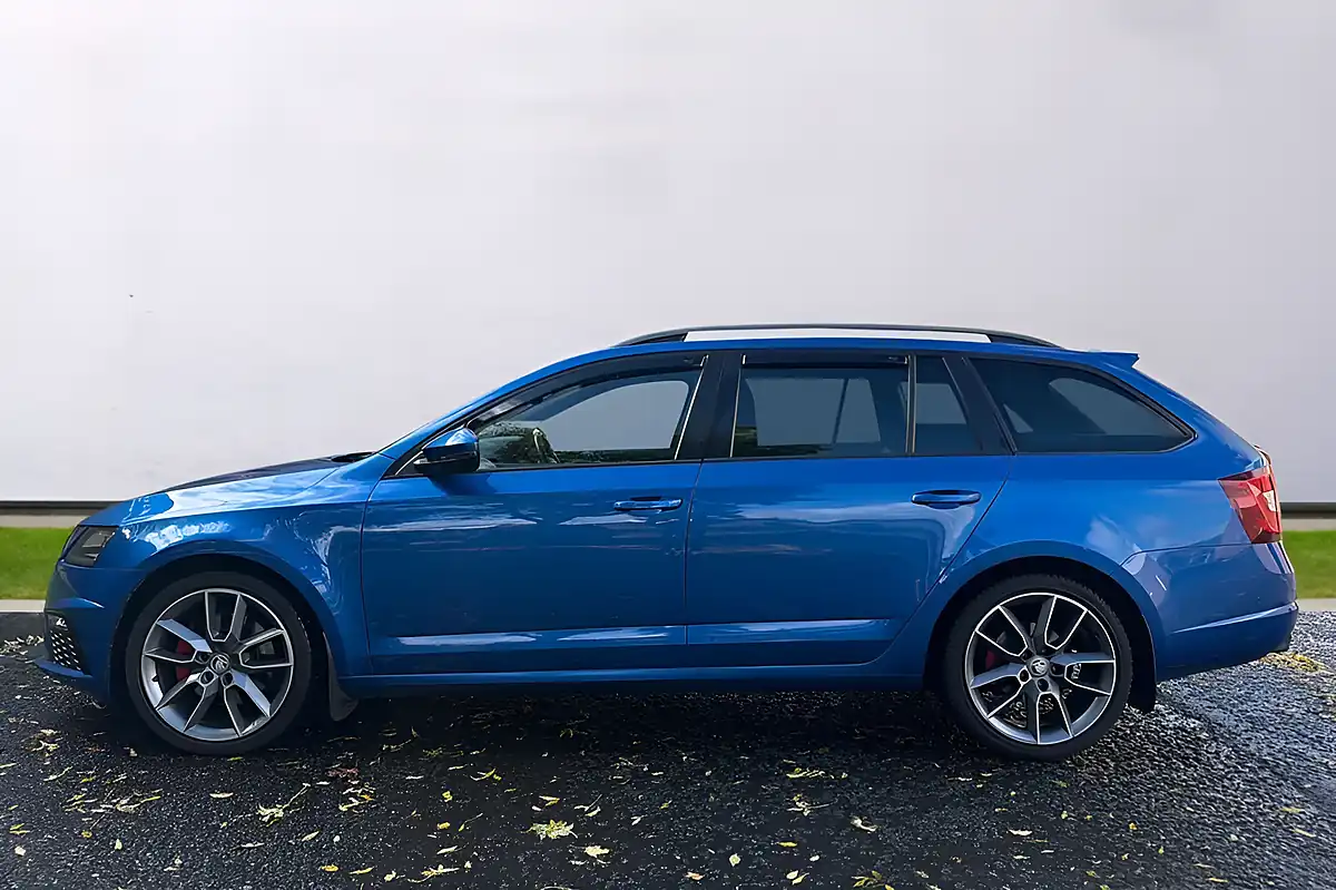 Used 2017 Skoda Octavia VRS Blue - Interior and Exterior details 7