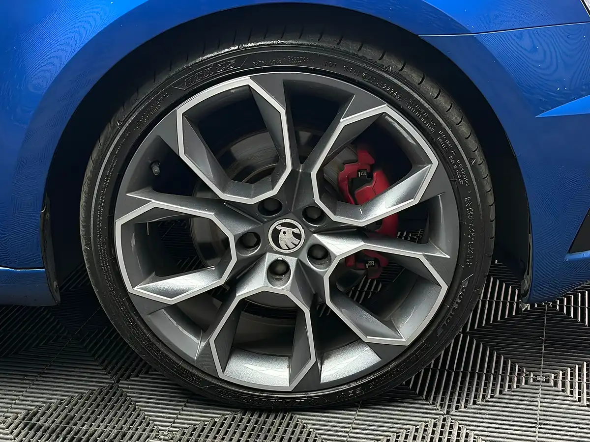 Used 2017 Skoda Octavia VRS Blue - Interior and Exterior details 14