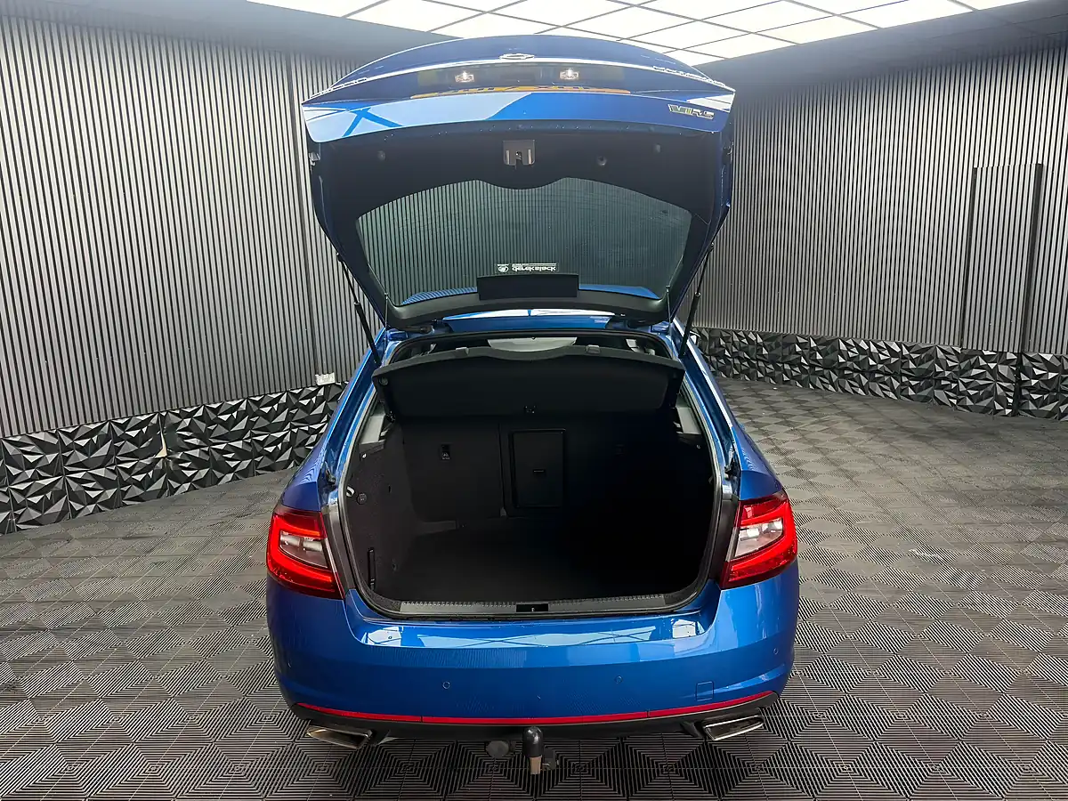 Used 2017 Skoda Octavia VRS Blue - Interior and Exterior details 17