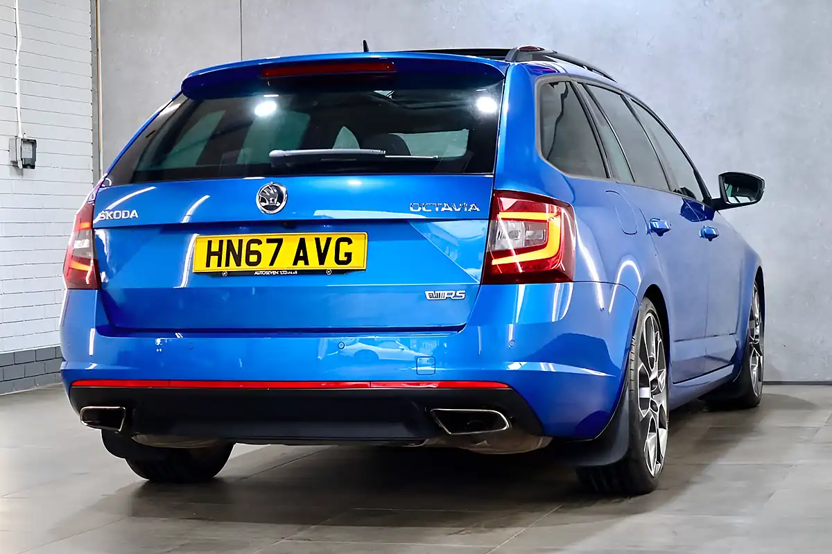 Used 2017 Skoda Octavia VRS Blue - Interior and Exterior details 10