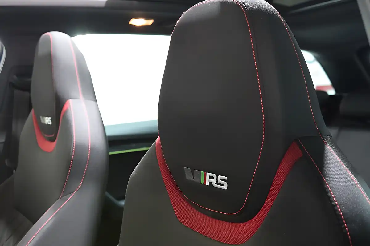 Used 2017 Skoda Octavia VRS Blue - Interior and Exterior details 12