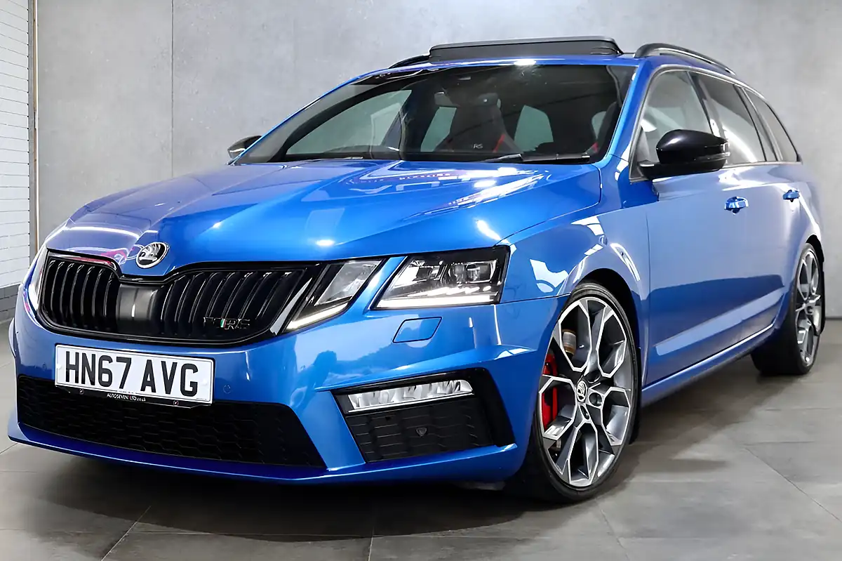 Used 2017 Skoda Octavia VRS Blue - Interior and Exterior details 7