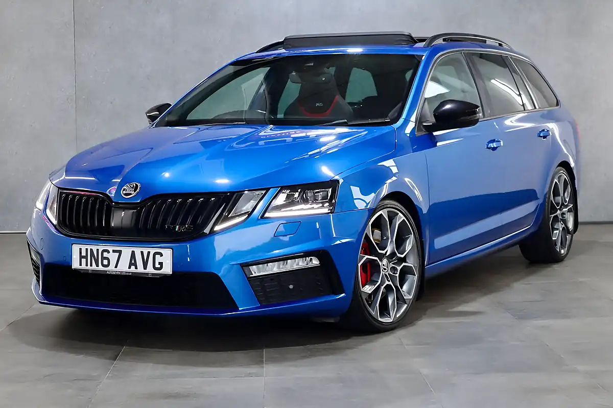 Used 2017 Skoda Octavia VRS Blue - Interior and Exterior details 8