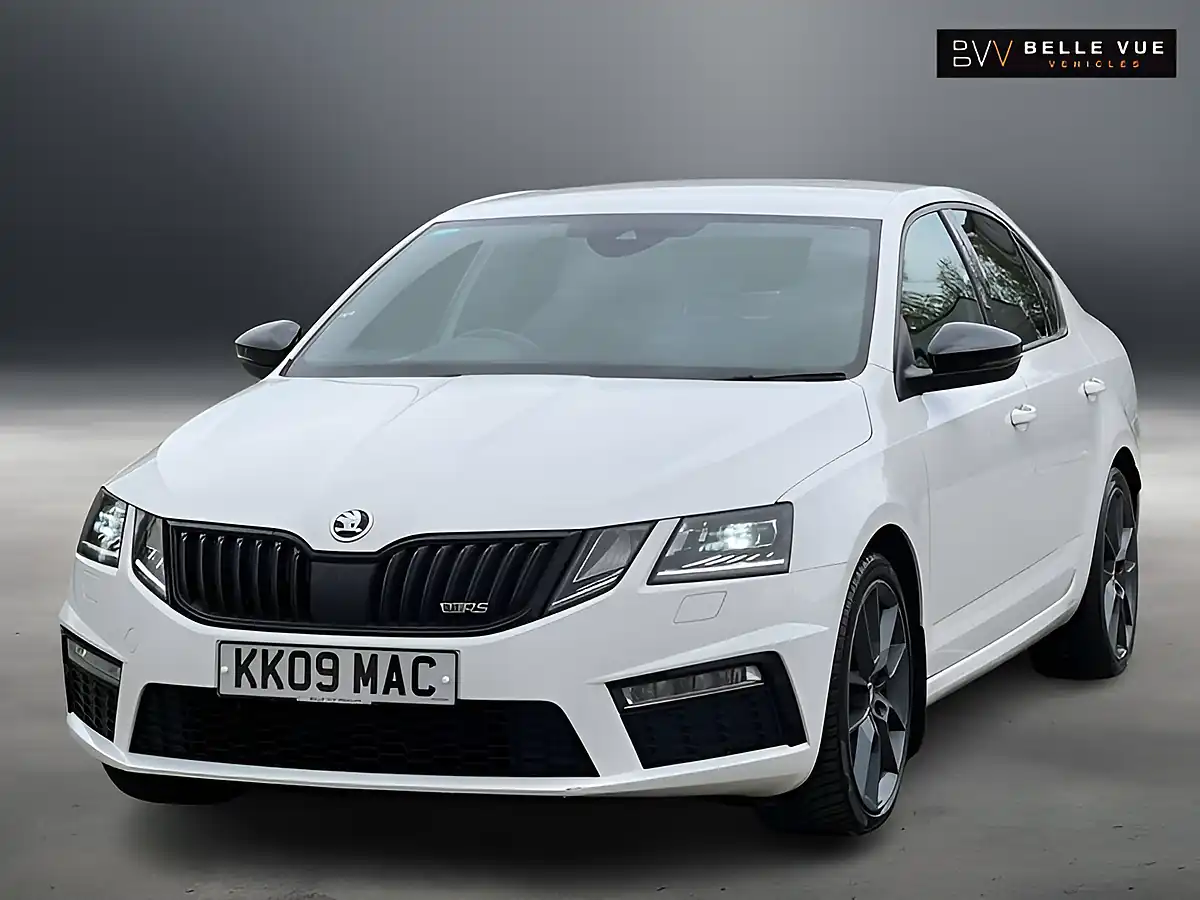 Used 2017 Skoda Octavia VRS Candy White - Interior and Exterior details 12