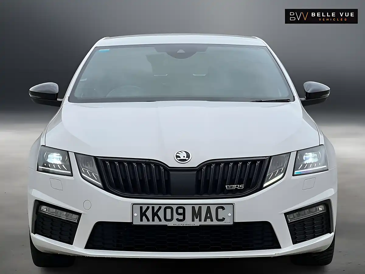 Used 2017 Skoda Octavia VRS Candy White - Interior and Exterior details 13