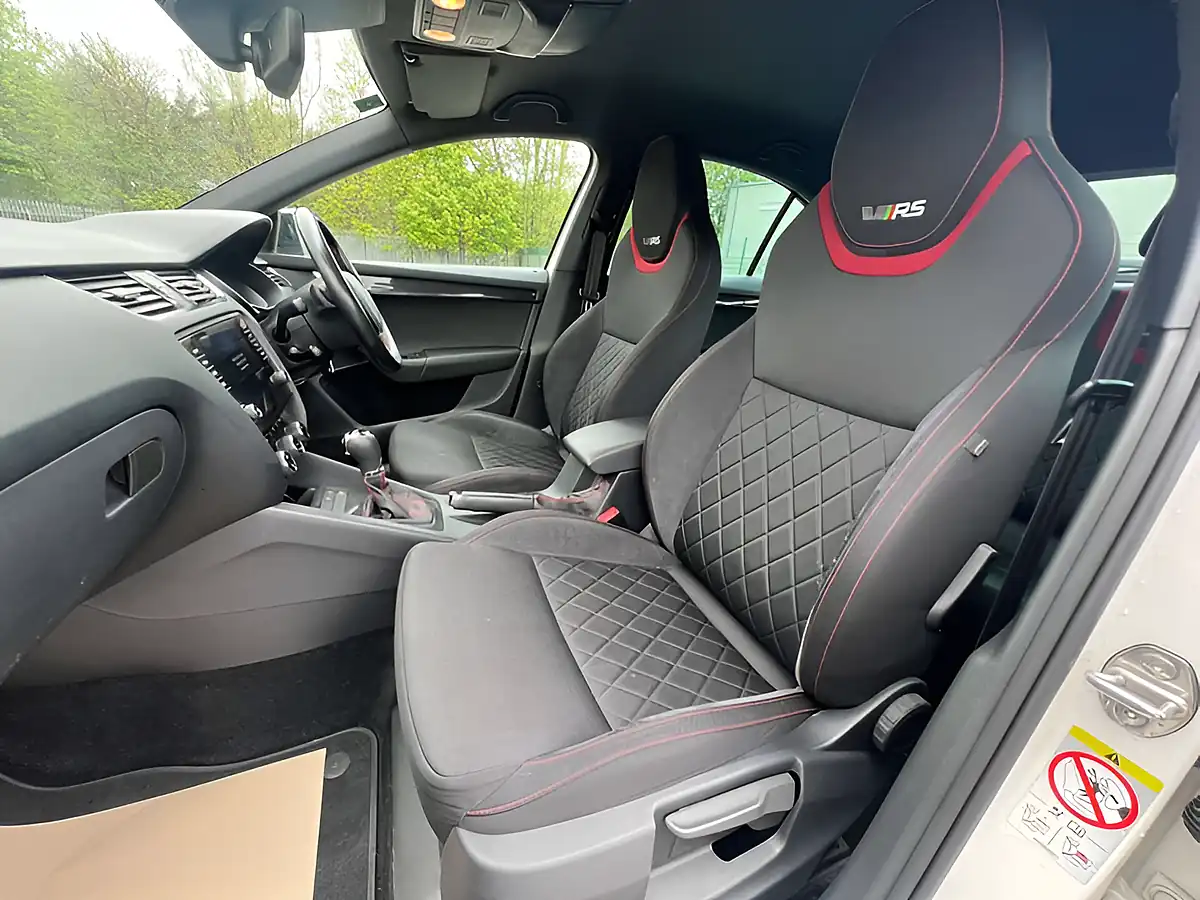 Used 2017 Skoda Octavia VRS Candy White - Interior and Exterior details 14