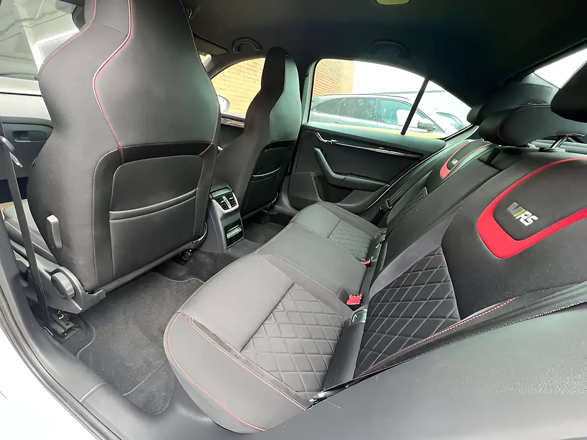 Used 2017 Skoda Octavia VRS Candy White - Interior and Exterior details 18