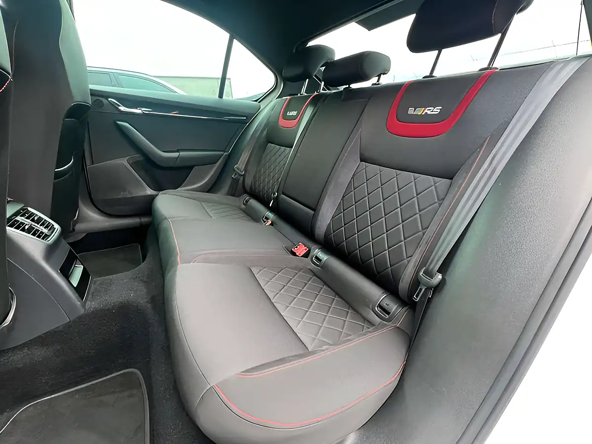 Used 2017 Skoda Octavia VRS Candy White - Interior and Exterior details 19