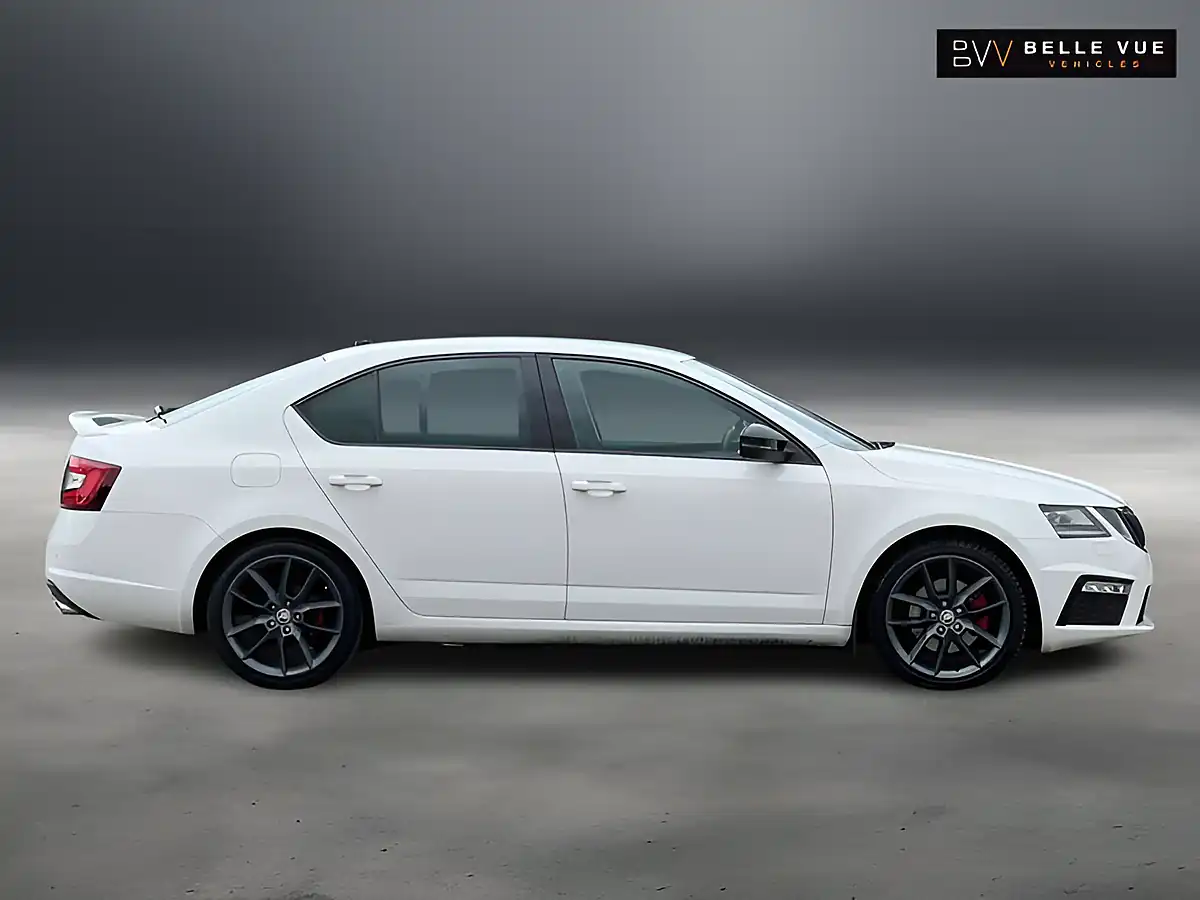 Used 2017 Skoda Octavia VRS Candy White - Interior and Exterior details 4