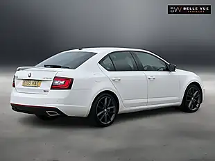 Used 2017 Skoda Octavia VRS Candy White - Interior and Exterior details 5