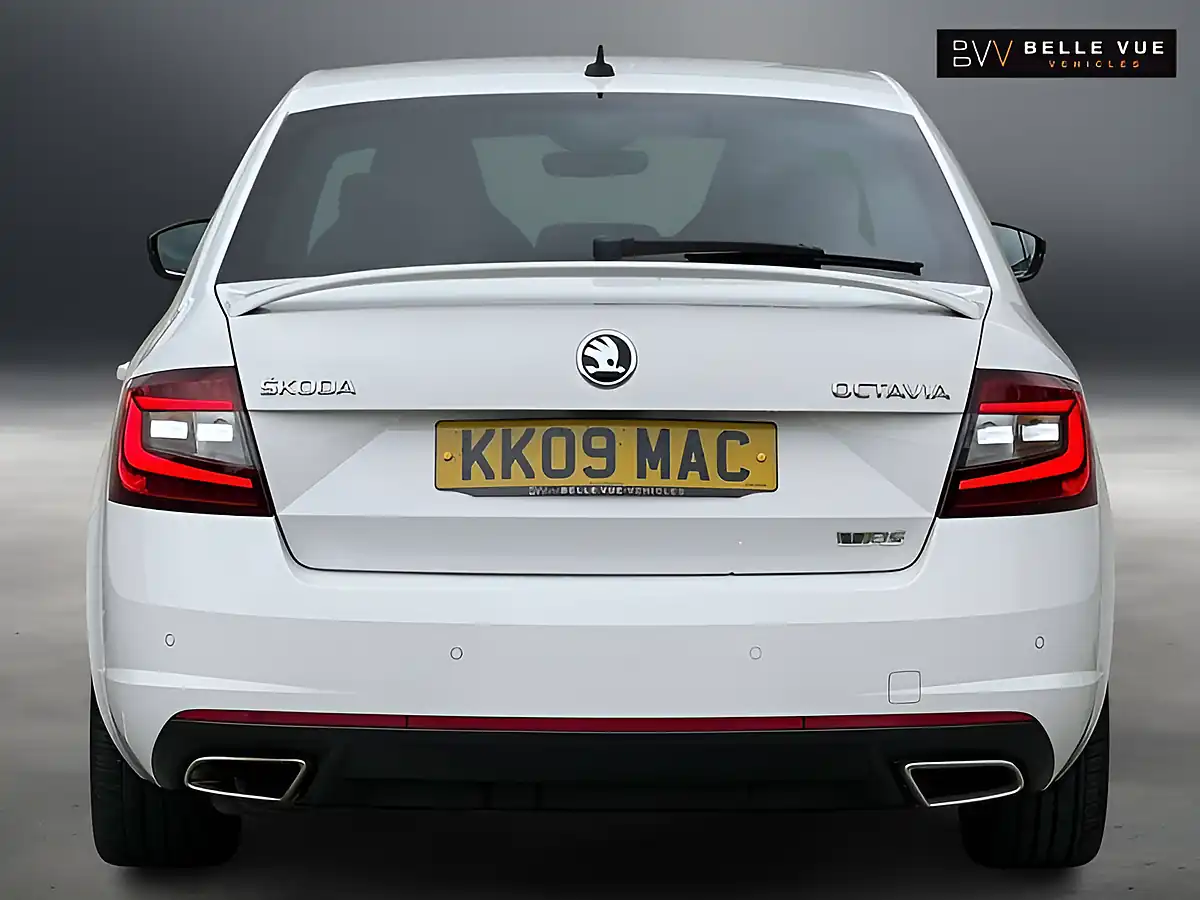 Used 2017 Skoda Octavia VRS Candy White - Interior and Exterior details 7