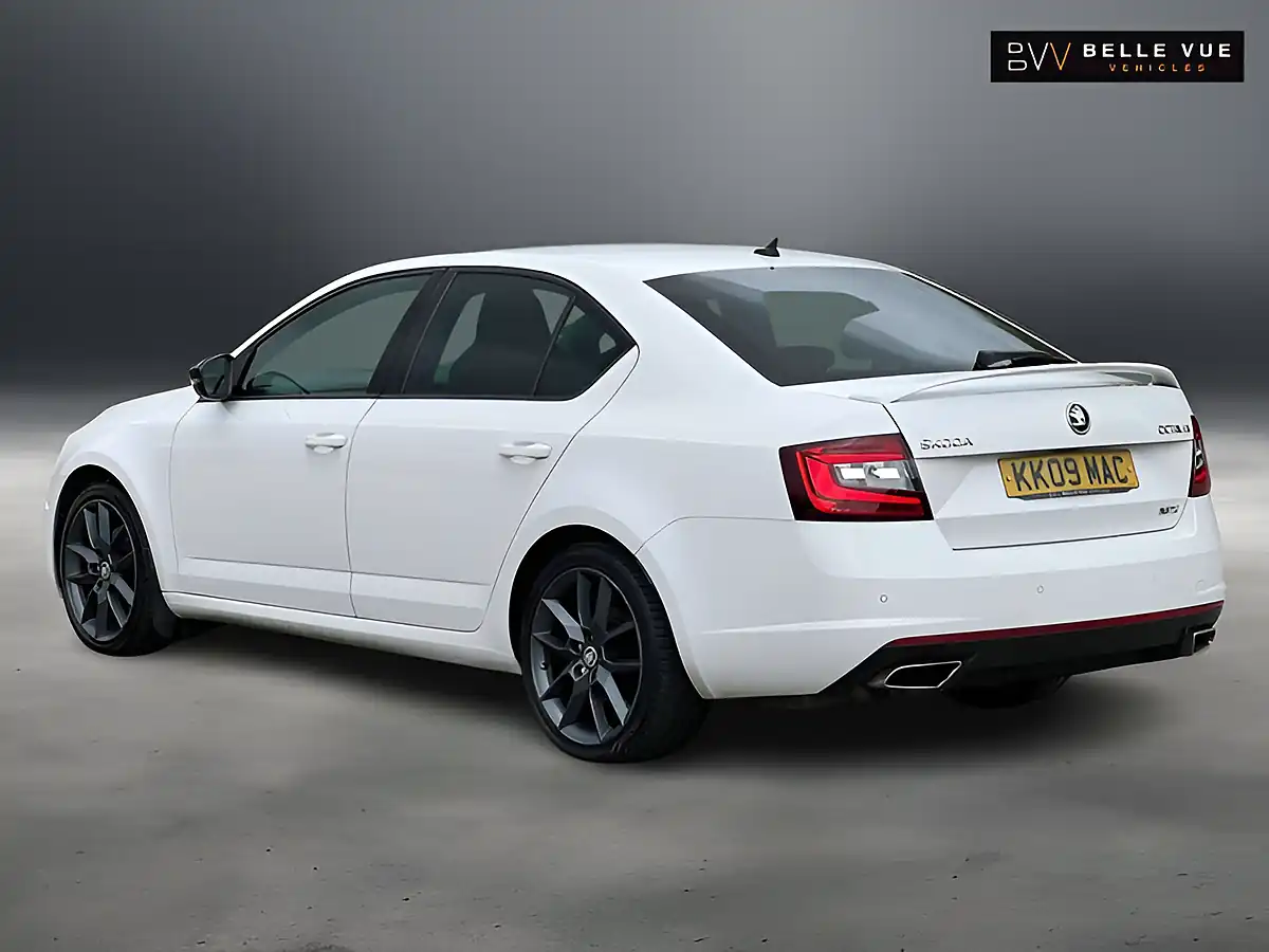 Used 2017 Skoda Octavia VRS Candy White - Interior and Exterior details 9