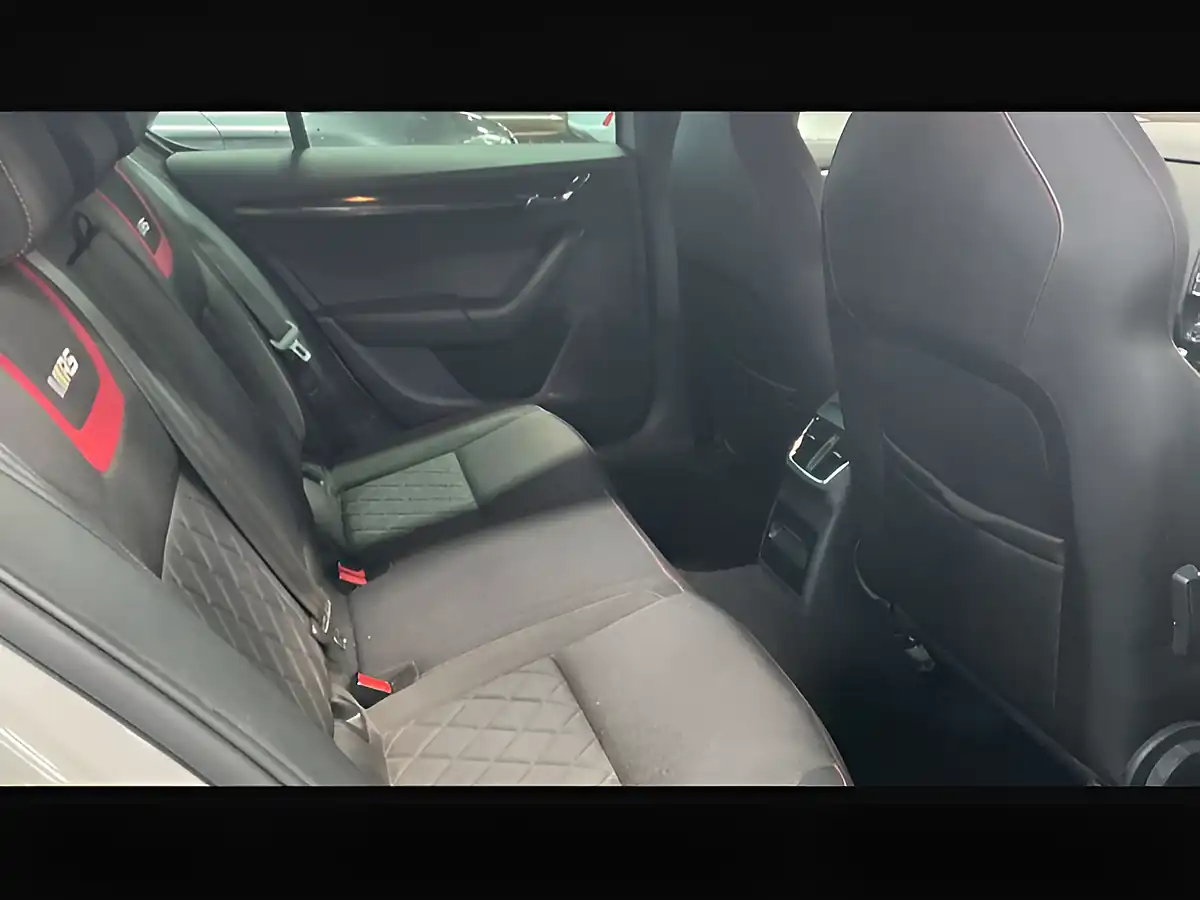 Used 2017 Skoda Octavia VRS Quartz Grey - Interior and Exterior details 13