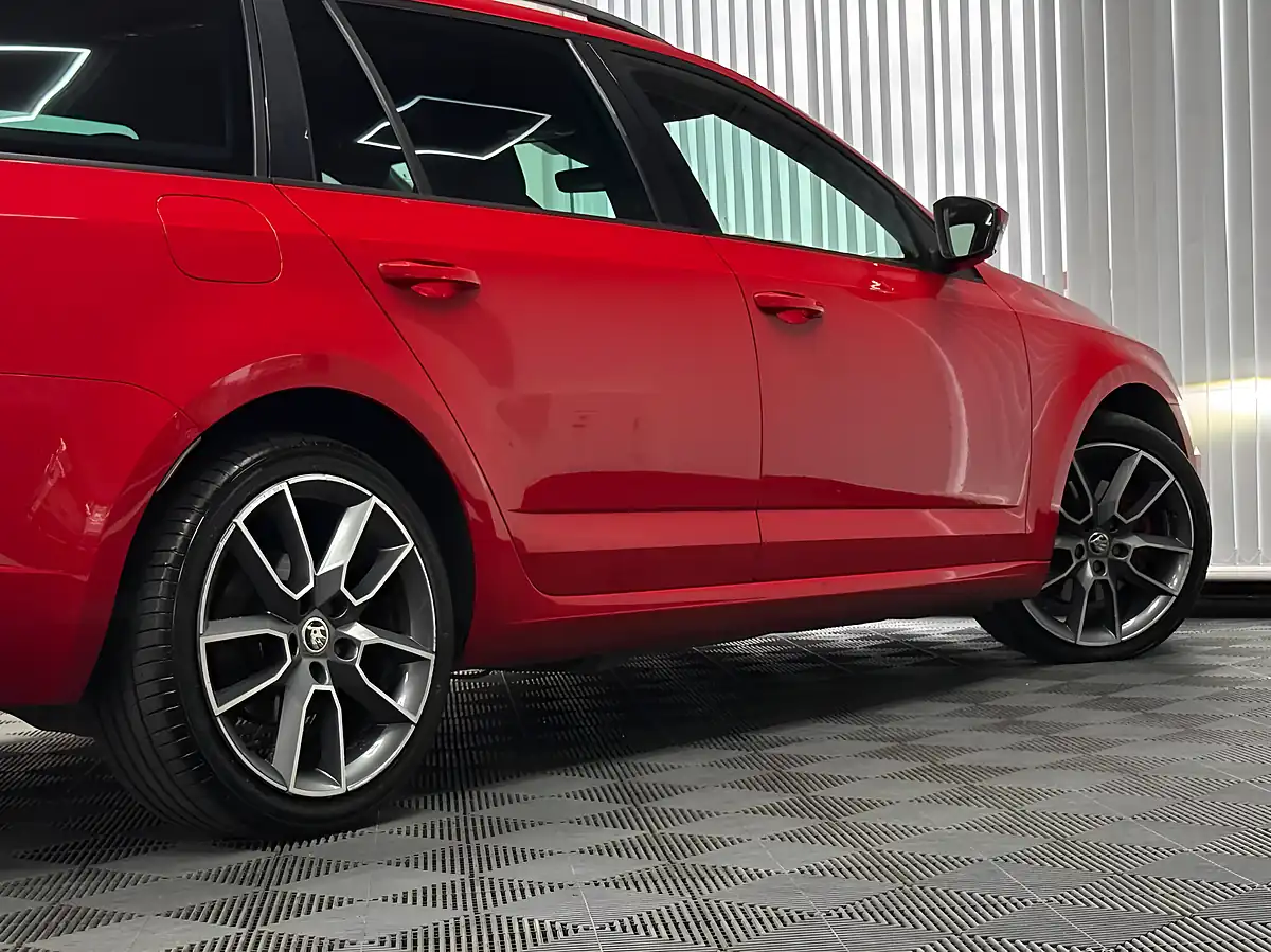 Used 2017 Skoda Octavia VRS Red - Interior and Exterior details 11
