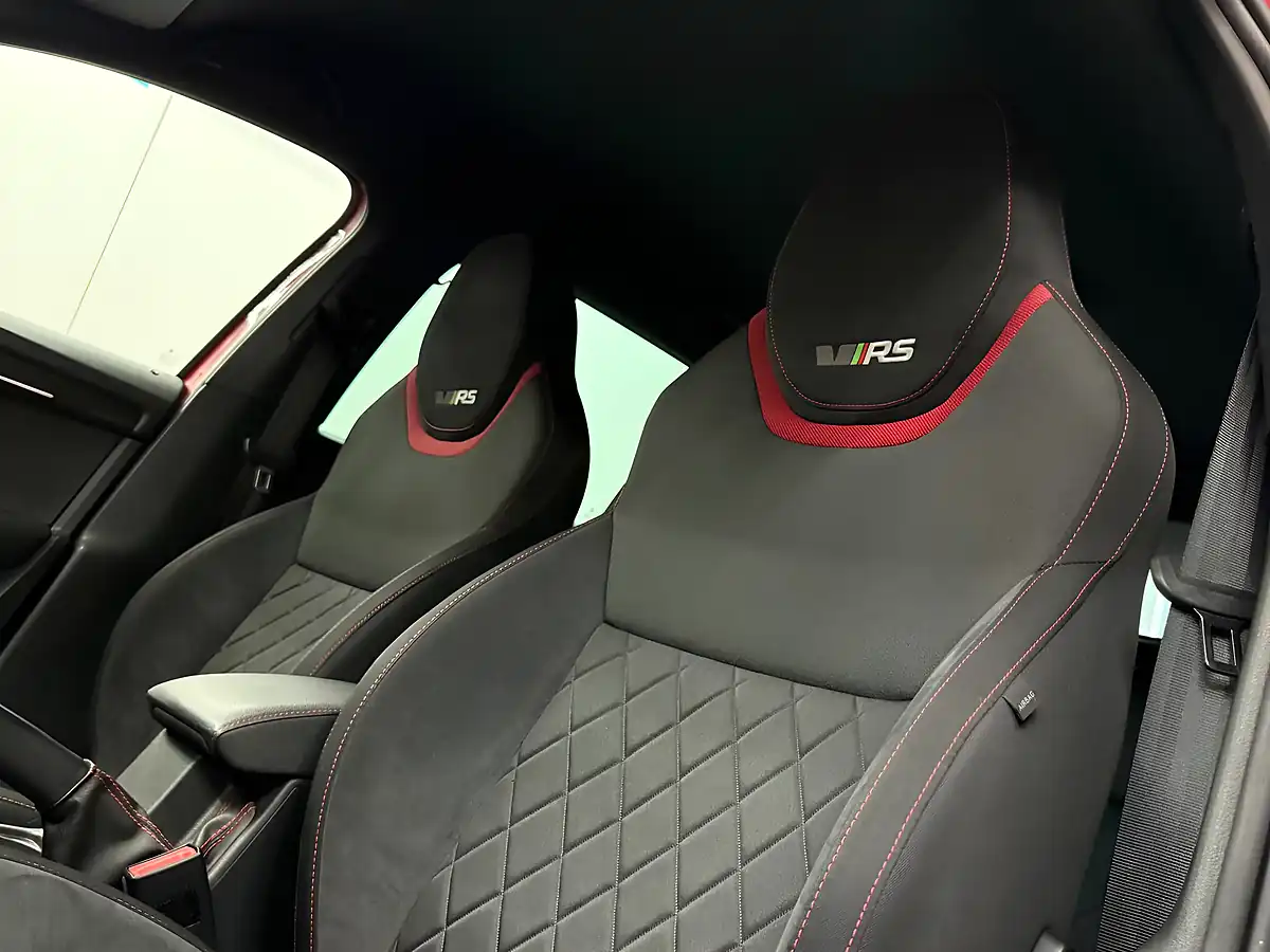 Used 2017 Skoda Octavia VRS Red - Interior and Exterior details 4