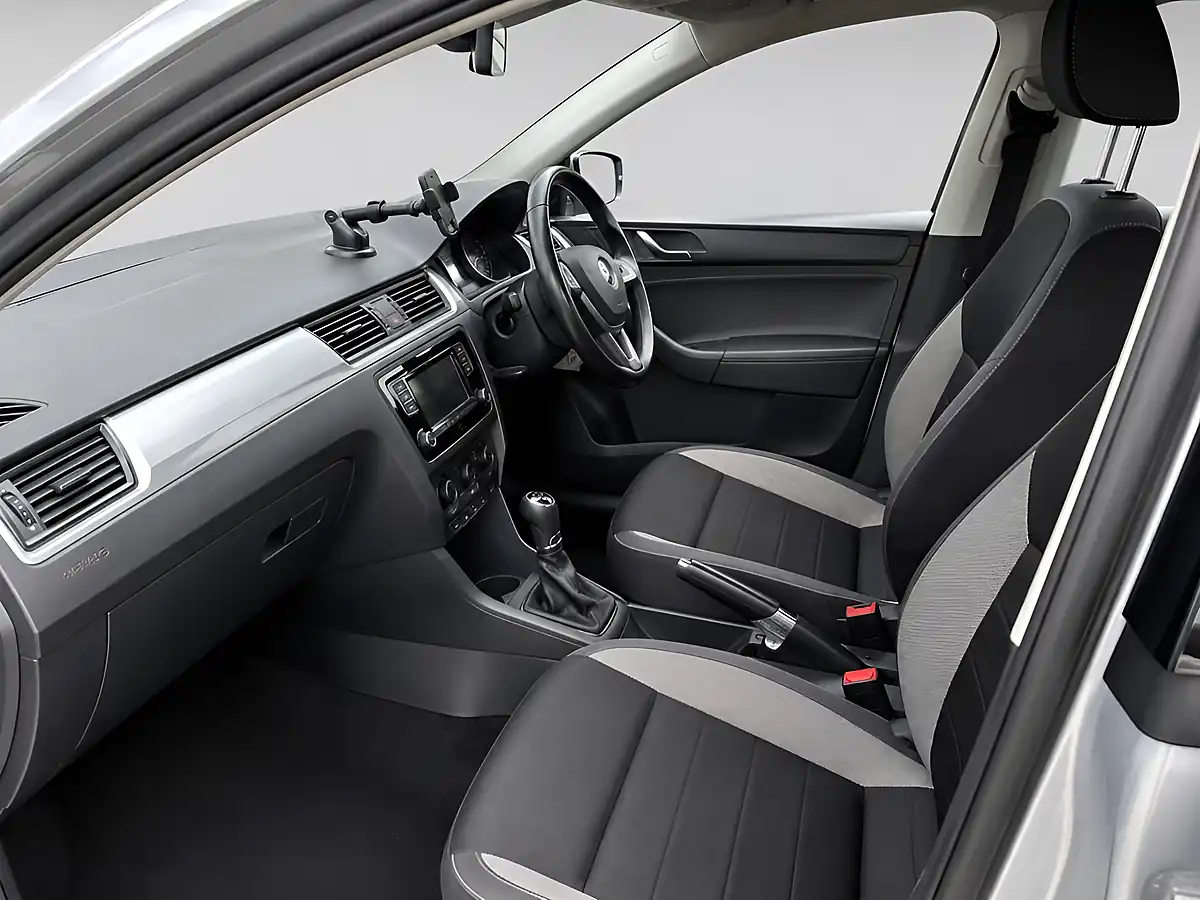 Used 2017 Skoda Rapid Se Edition Silver - Interior and Exterior details 6