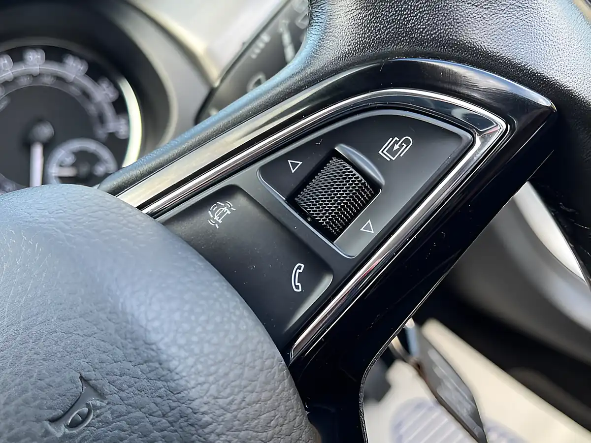 Used 2017 Skoda Rapid Se L Silver - Interior and Exterior details 13