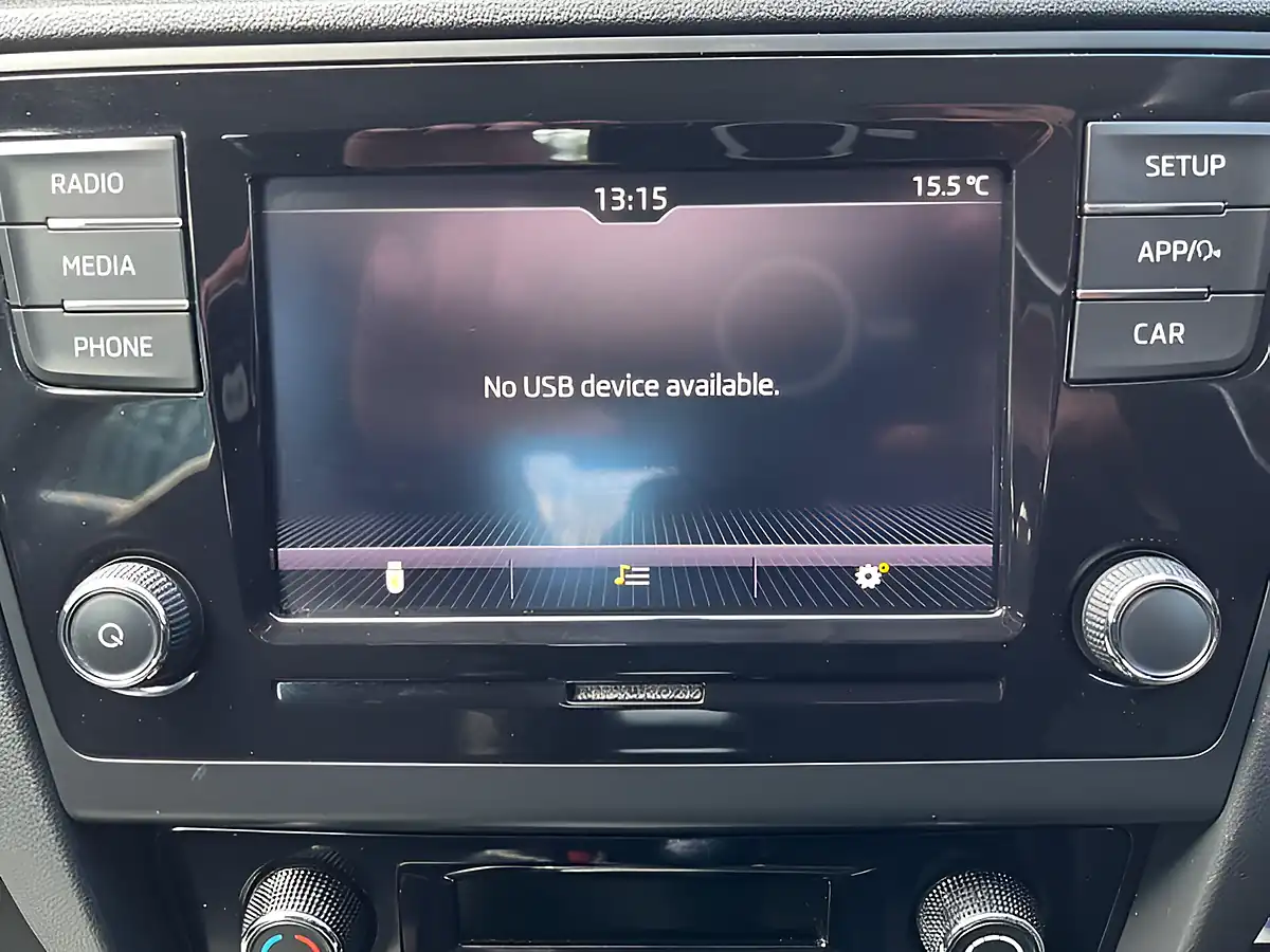Used 2017 Skoda Rapid Se L Silver - Interior and Exterior details 14