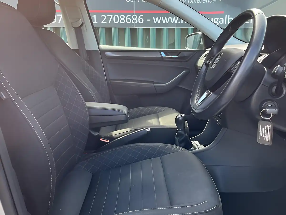 Used 2017 Skoda Rapid Se L Silver - Interior and Exterior details 15