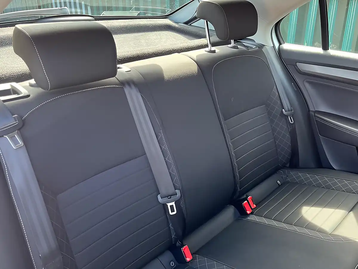 Used 2017 Skoda Rapid Se L Silver - Interior and Exterior details 17