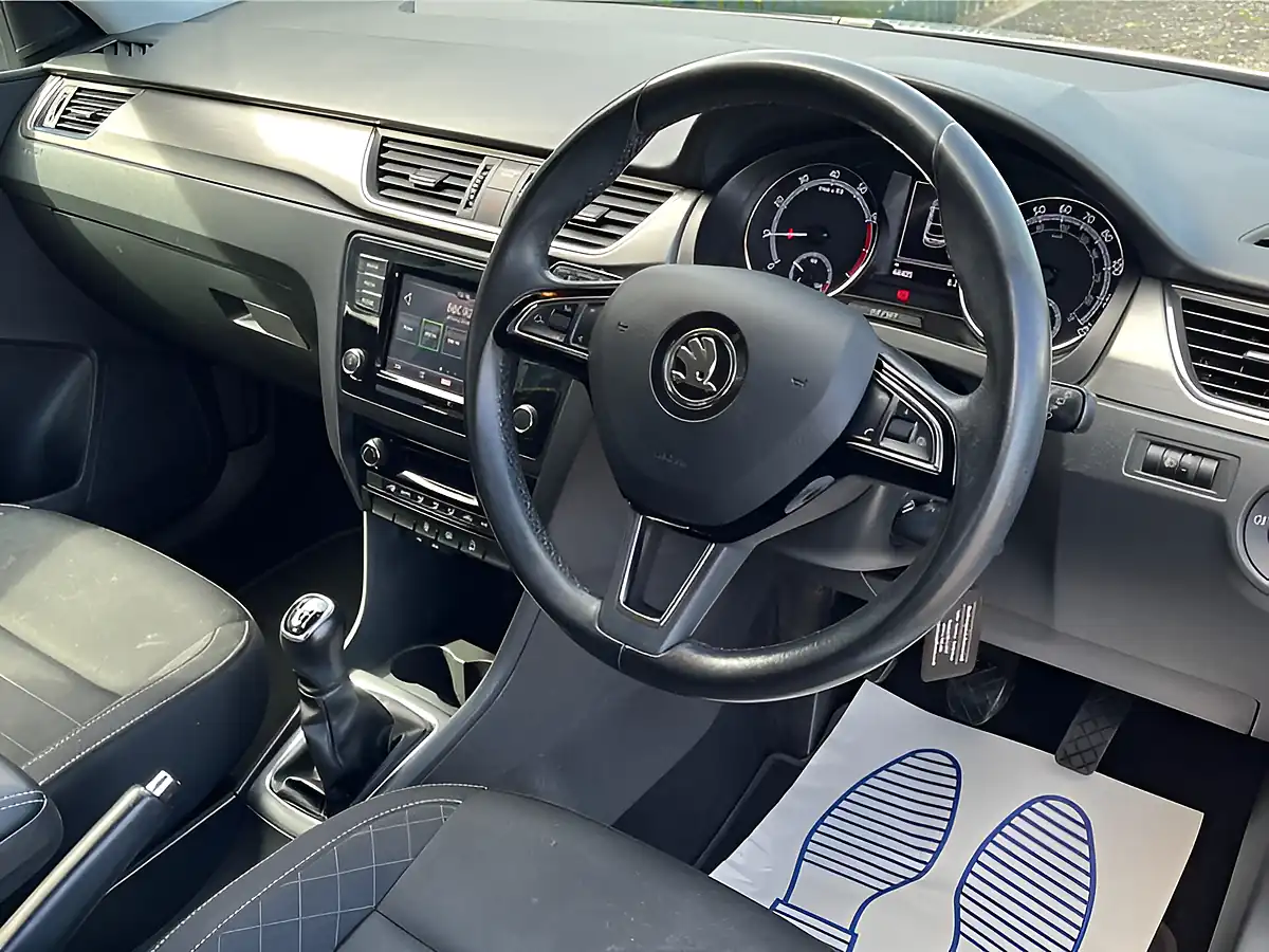 Used 2017 Skoda Rapid Se L Silver - Interior and Exterior details 9