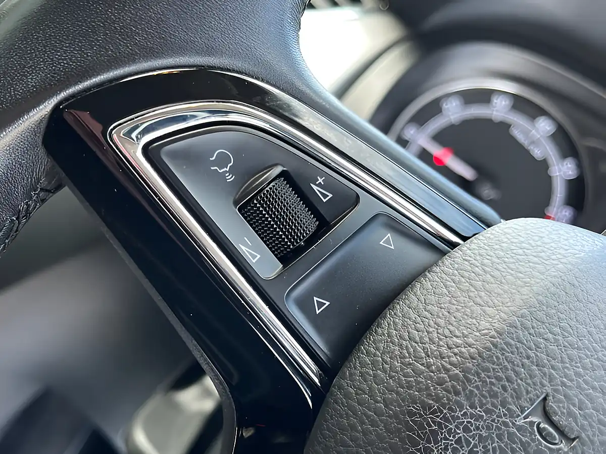 Used 2017 Skoda Rapid Se L Silver - Interior and Exterior details 11