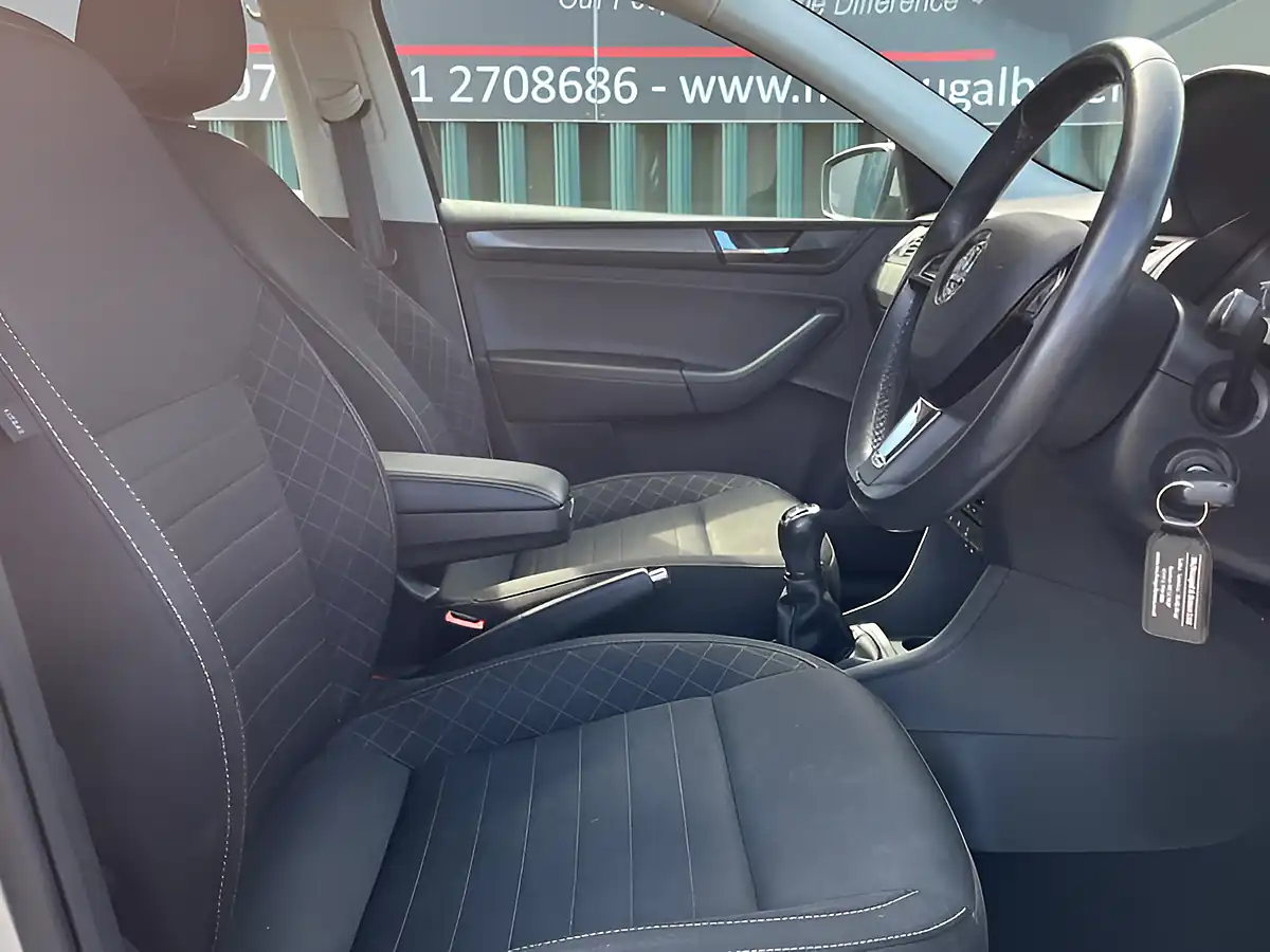 Used 2017 Skoda Rapid Se L Silver - Interior and Exterior details 15